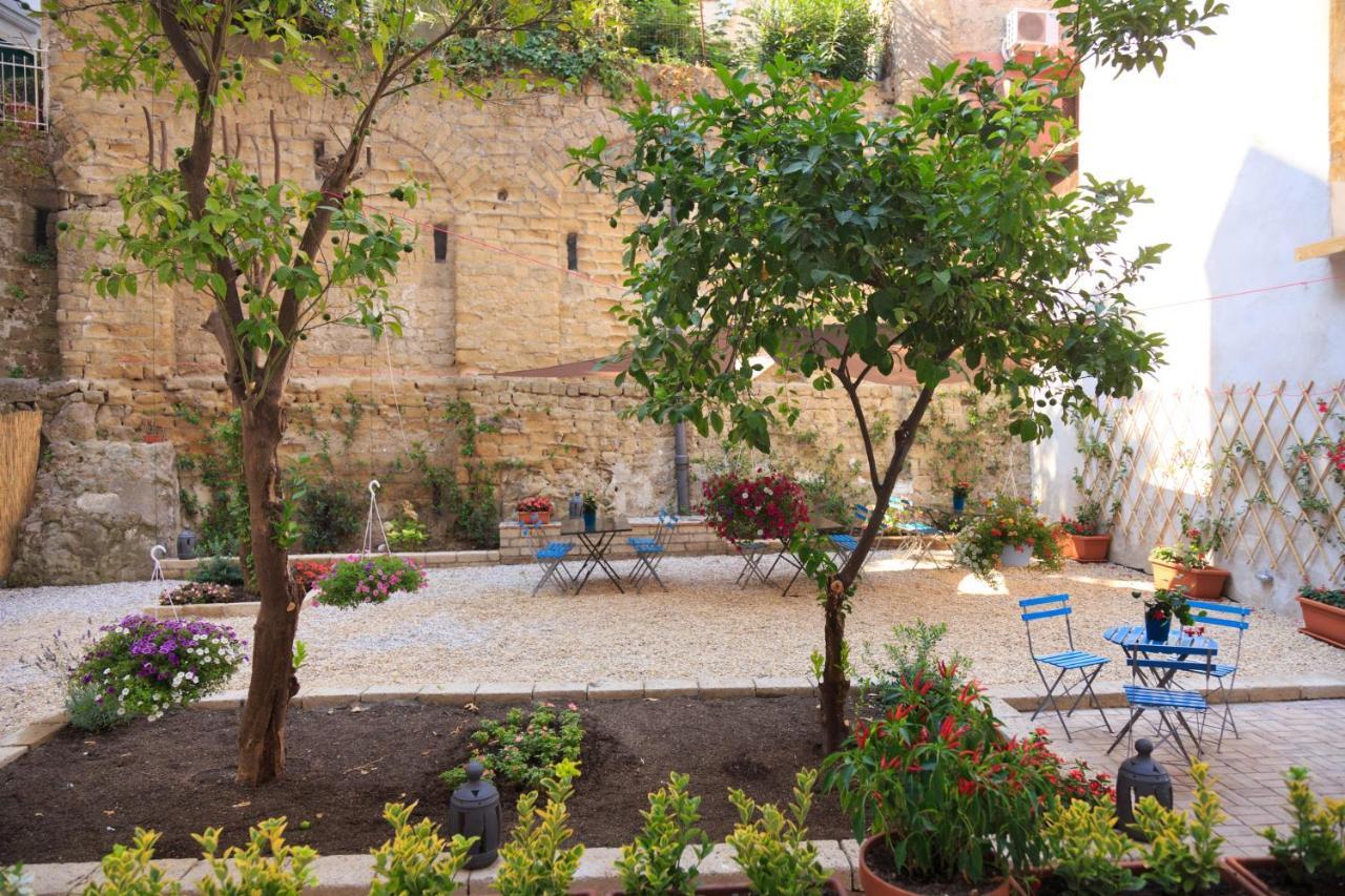 Borgo Vergini Garden B&B Неаполь Экстерьер фото